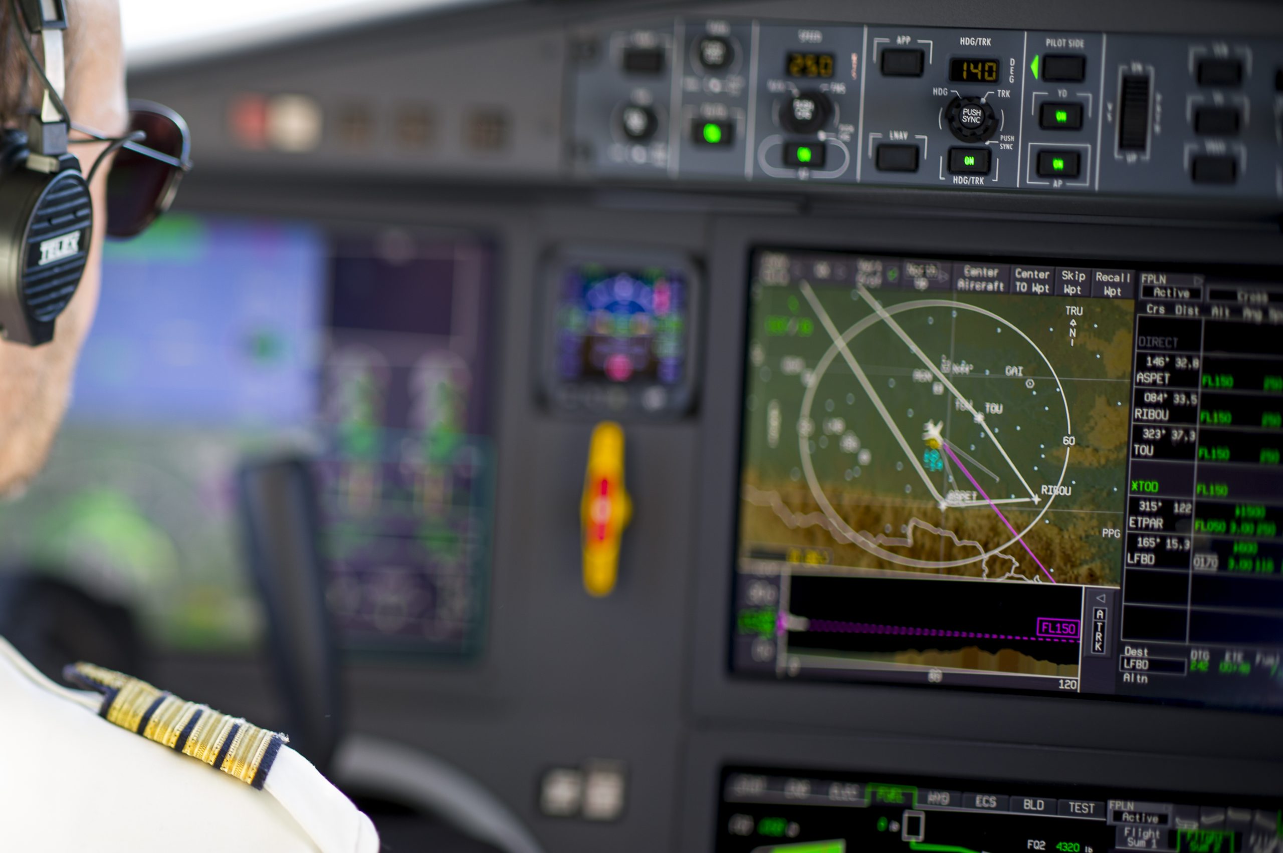 Falcon 2000LXS Backgrounder media