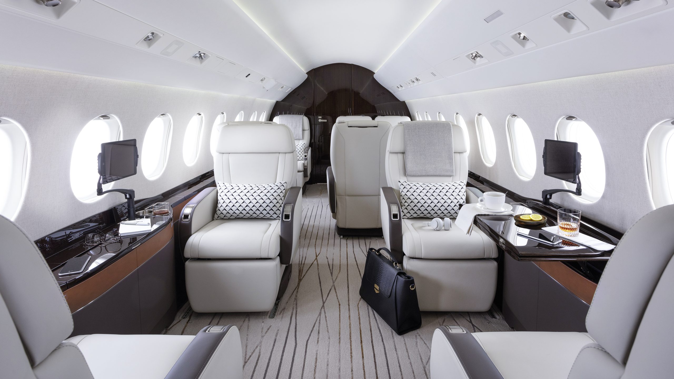 Falcon 2000LXS Backgrounder media