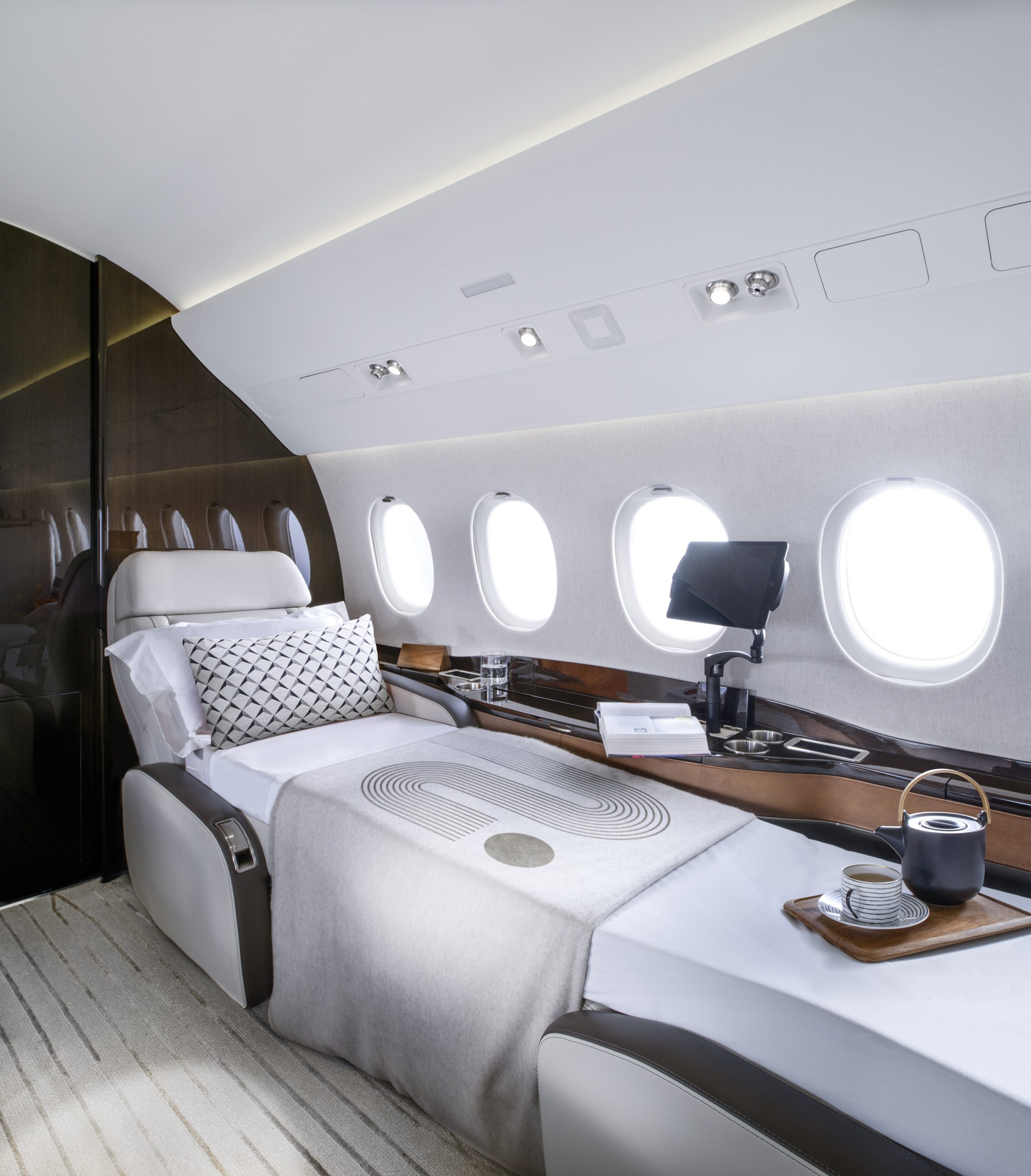 Falcon 2000LXS Backgrounder media