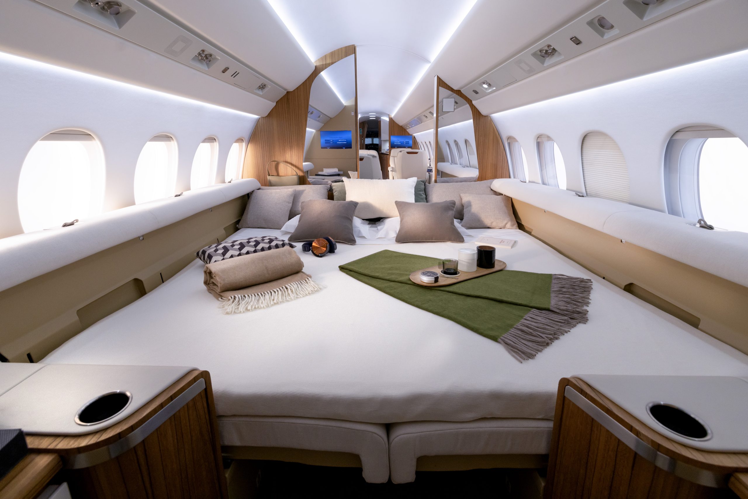 Falcon 6X Backgrounder media